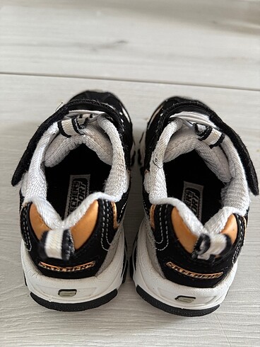 28 Beden Skechers ayakkabı