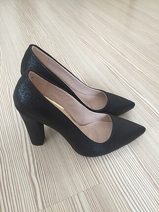 Siyah kalın topuk stiletto