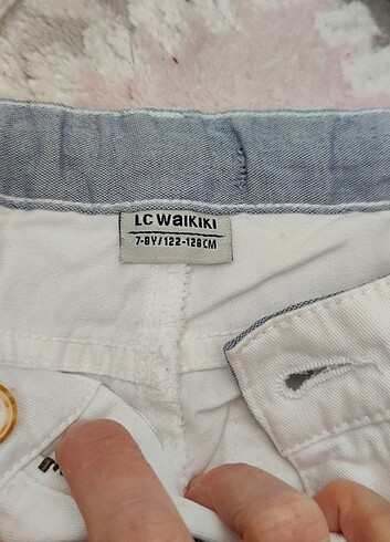 7 Yaş Beden beyaz Renk LCW erkek çocuk beyaz pantolon.gösterilere uygun.
