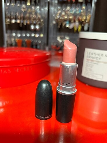 MAC Amplified Cosmo Lipstick