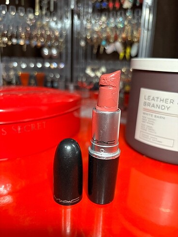 MAC Amplified Brick-O-La Lipstick