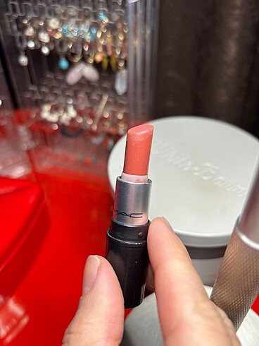  Beden MAC Mocha Satin Lipstick