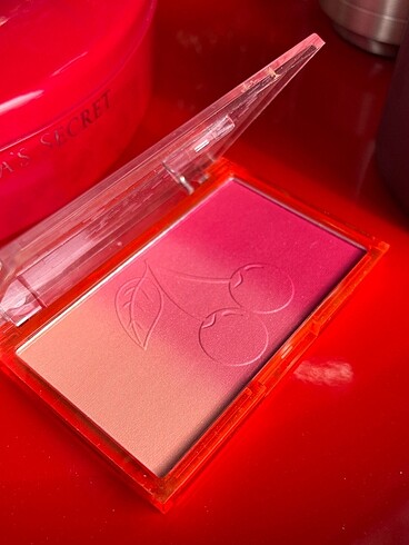  Beden Renk I Heart Revolution Cherry Ombre Blush