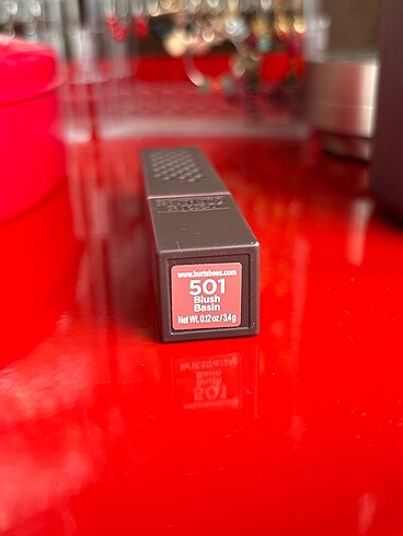 Beden pembe Renk Burt's Bees Glossy Lipstick 501 Blush Basin