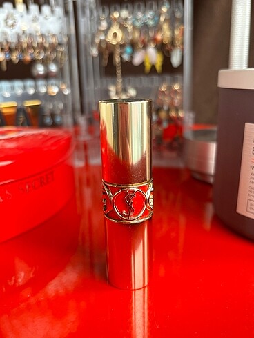 Yves Saint Laurent YSL Rouge Volupte Shine 16