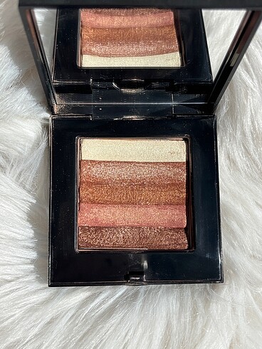 Beden Bobbi Brown Shimmer Brick Compact Highlighter Bronze