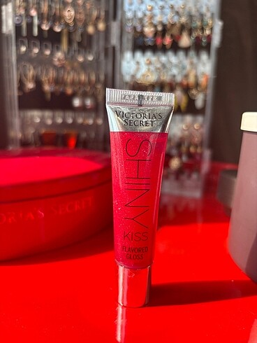 Shiny Kiss Flavored Lip Gloss Cherry Bomb