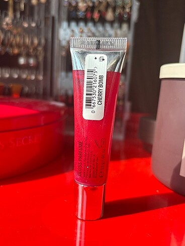 Victoria s Secret Shiny Kiss Flavored Lip Gloss Cherry Bomb