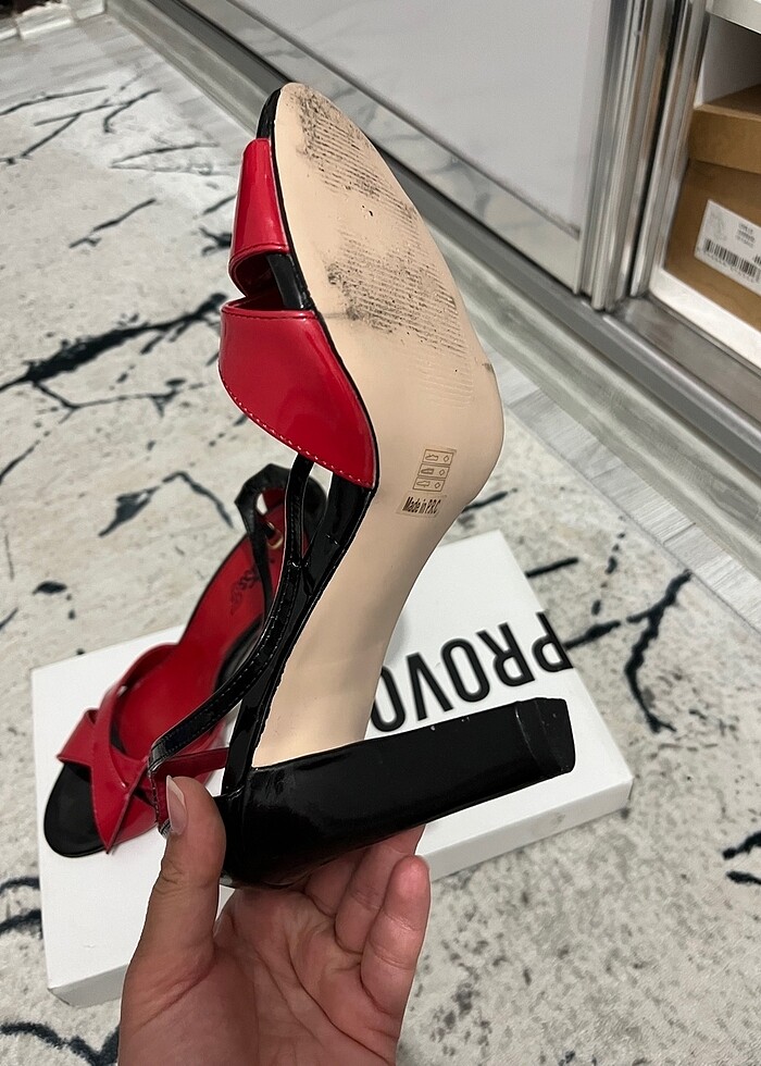 KIRMIZI TOPUKLU AYAKKABI - Görsel 3