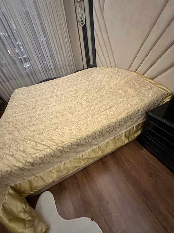 İşlemeli Parlak Beyaz Yatak Örtüsü - Görsel 4