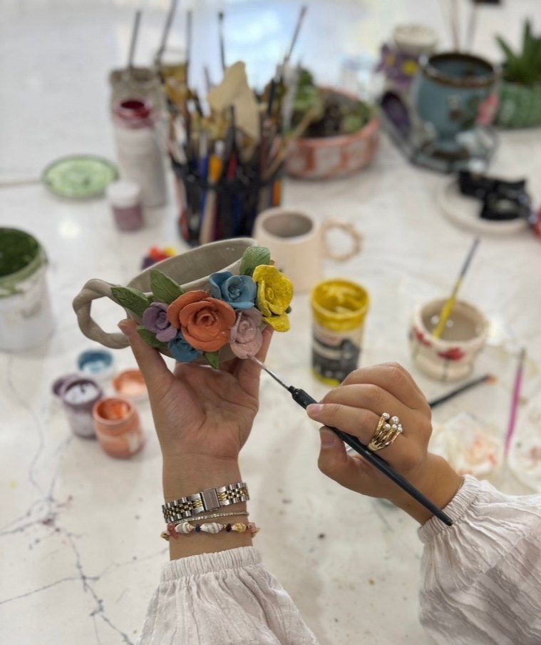 Renkli Çiçek Detaylı Seramik Kupa - Görsel 2