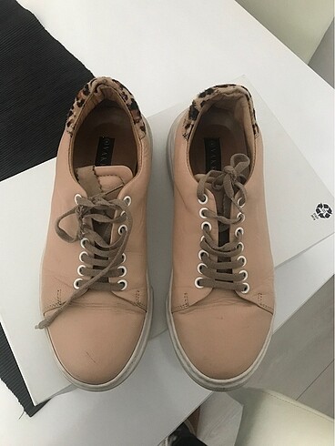 Vakko Sneakrs