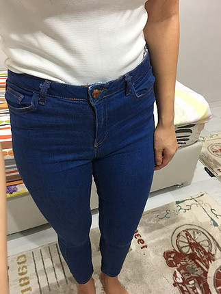 30 Beden lacivert Renk Bedeni bana büyük olduğu için Hiç giyilmedi Tam yüksek bel