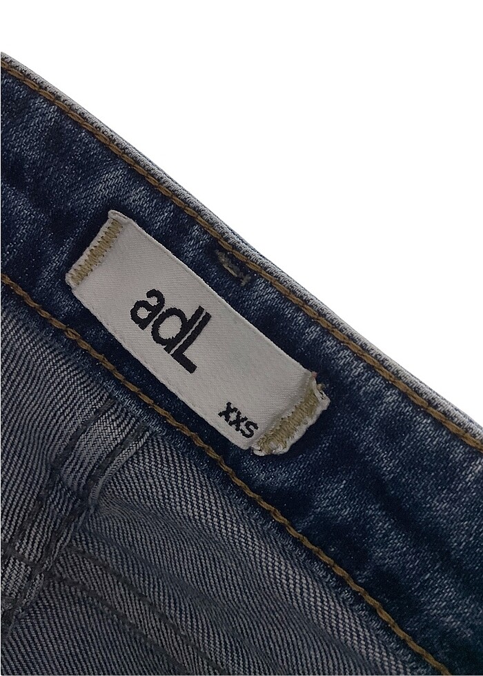 Yırtık detaylı jean - Görsel 3