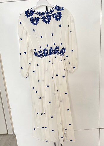 Zara Nakışlı Boncuk Detaylı Beyaz Uzun Elbise