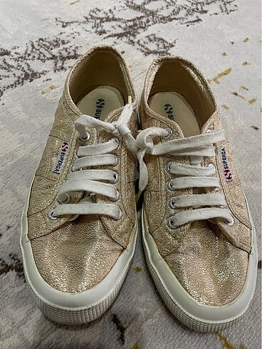 Superga simli