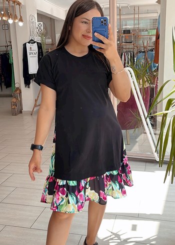 l Beden Çiçek Desenli Volanlı Siyah Mini Elbise