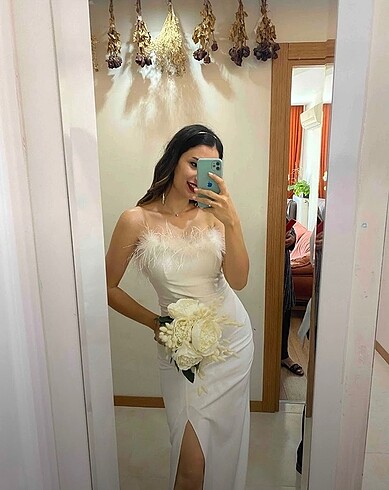Tüylü beyaz elbise