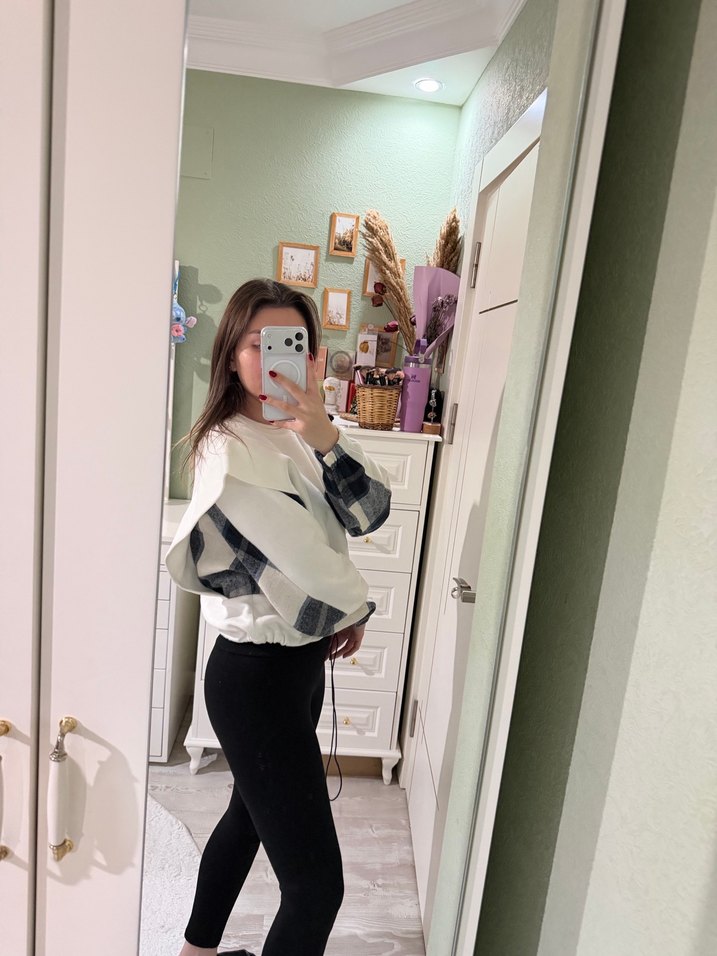 Beyaz Ekoseli Kadın Sweatshirt - Görsel 3