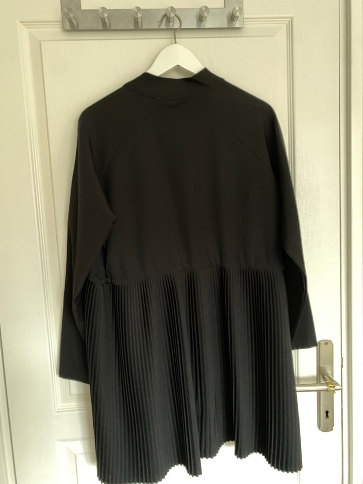 Piliseli Siyah Uzun Kollu Kadın Tunik - Görsel 5