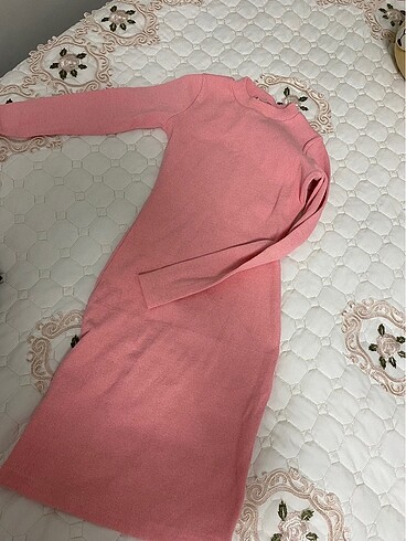 Pembe elbise