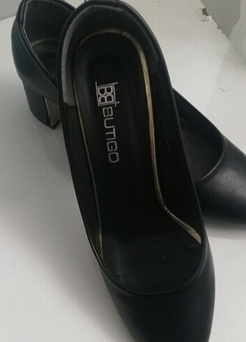 Butigo Siyah Kısa Topuklu Ayakkabı 