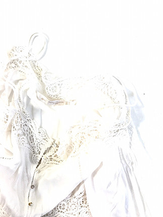 Beyaz dantelli elbise 