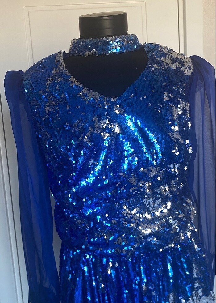 Mavi payetli Gece elbisesi - Görsel 4