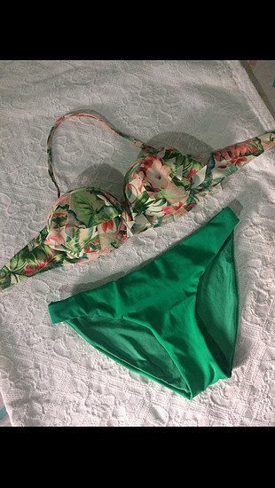 Koton Üstü fırfırlı bikini takımı
