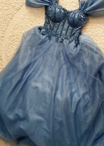 Nakışlı V Yakalı Uzun Indigo Mavi Nişan Elbisesi