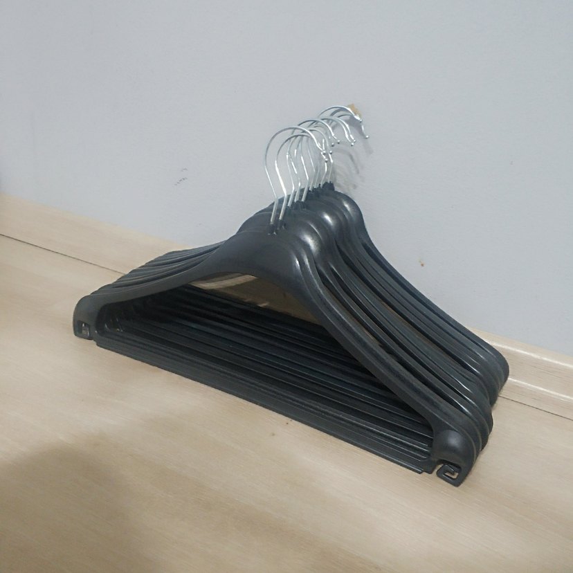 Siyah Sert Plastik Askı Seti- 10 Adet - Görsel 2