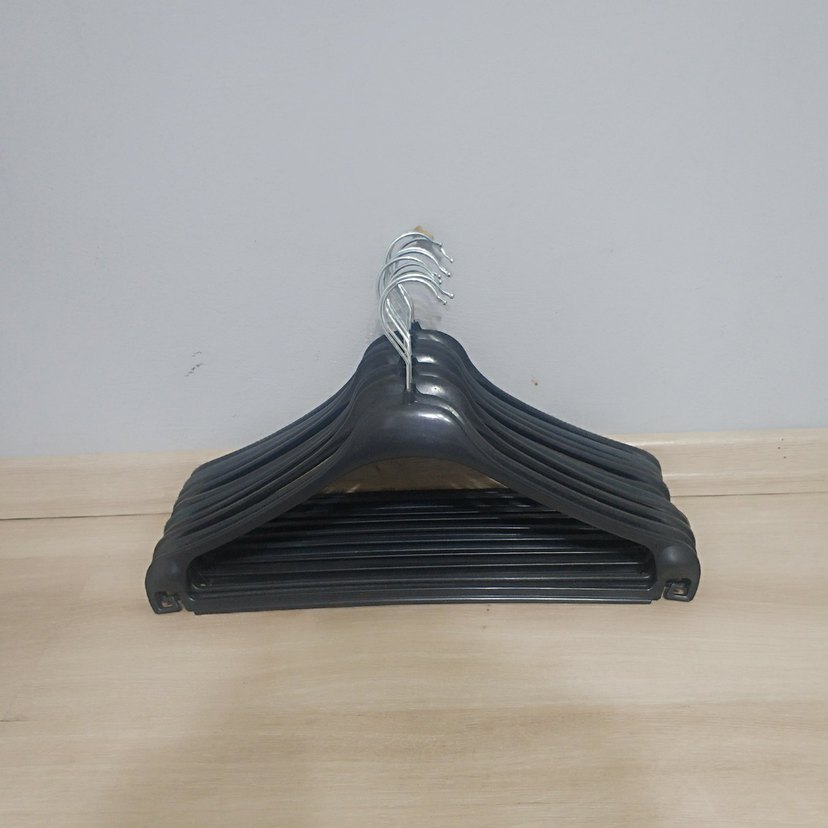 Siyah Sert Plastik Askı Seti- 10 Adet - Görsel 3