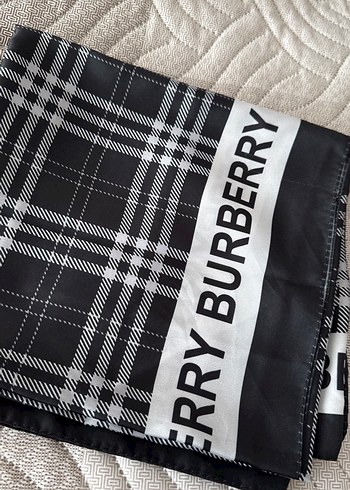 Burberry eşarp yeni