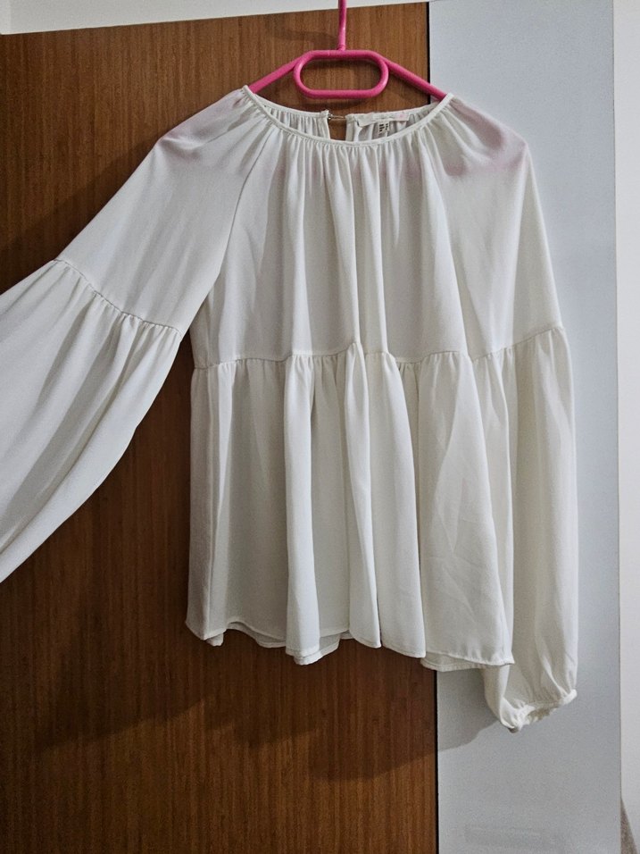 Kadın Beyaz Keten Fırfırlı Uzun Kollu Bluz - Görsel 2