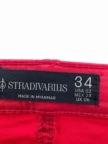 34 Beden kırmızı Renk Stradivarius Jean / Kot %70 İndirimli.