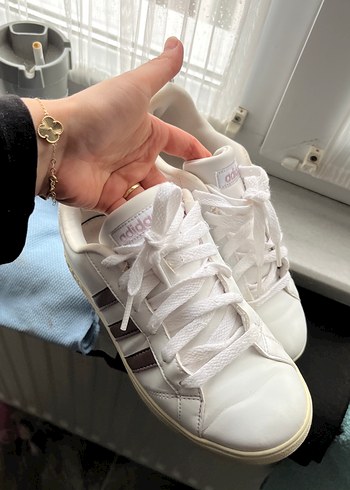 Beyaz Adidas Laced Sneakers - Görsel 2