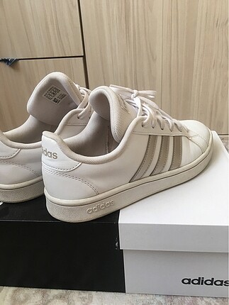 Adidas grand court beyaz tenis ayakkabısı