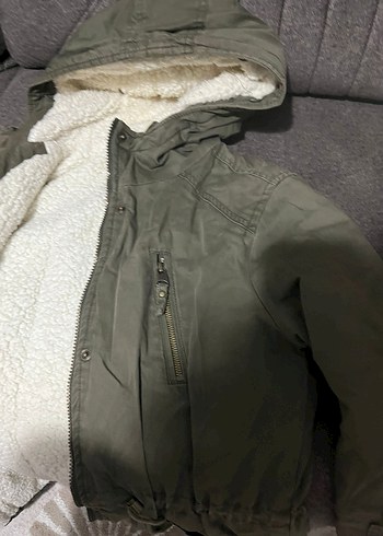 Yeşil Kapüşonlu Kadın Mont - Görsel 2