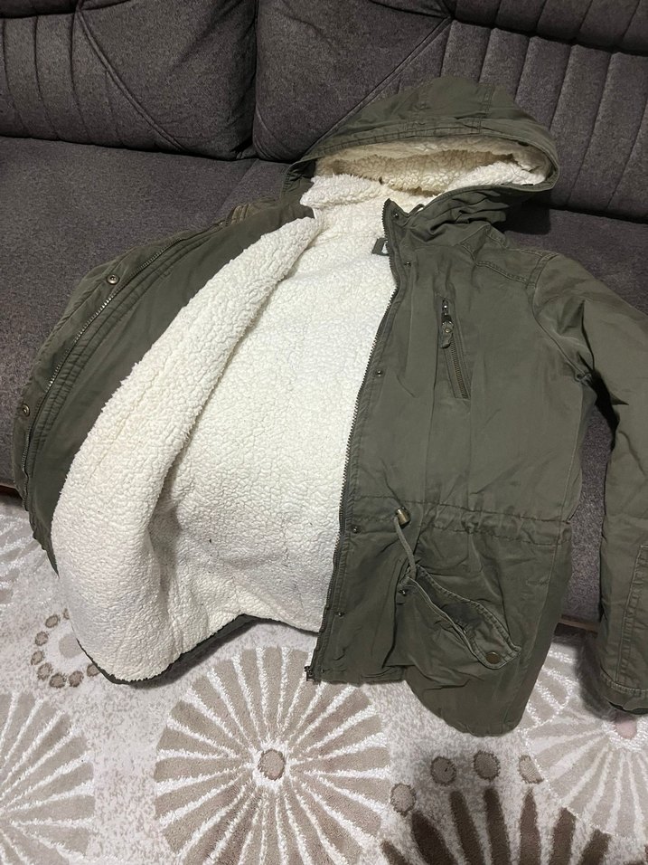 Yeşil Kapüşonlu Kadın Mont - Görsel 3