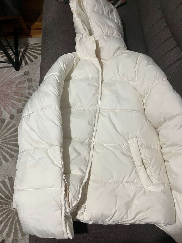 Beyaz Şişme Kapüşonlu Mont - Görsel 2