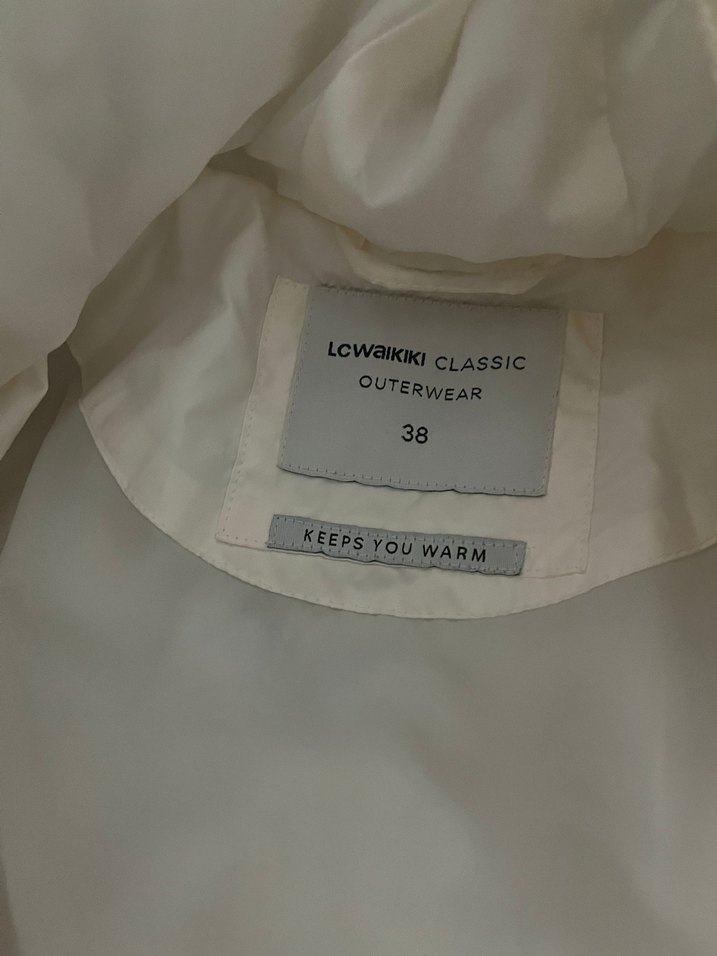 Beyaz Şişme Kapüşonlu Mont - Görsel 3