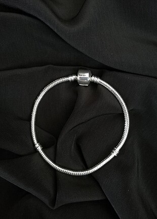 Pandora 