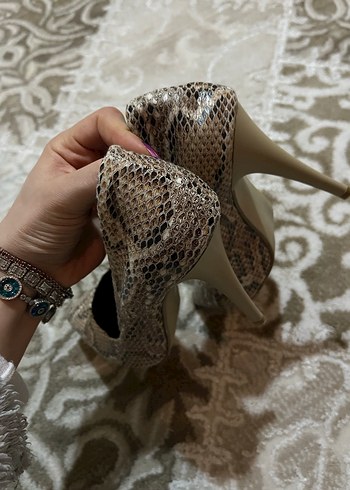 Kahverengi Deri Yılan Desenli Topuklu Ayakkabı - Görsel 2