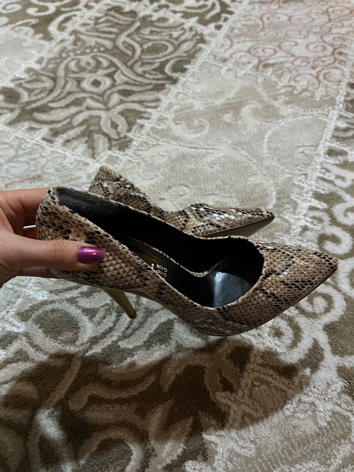 Kahverengi Deri Yılan Desenli Topuklu Ayakkabı - Görsel 4