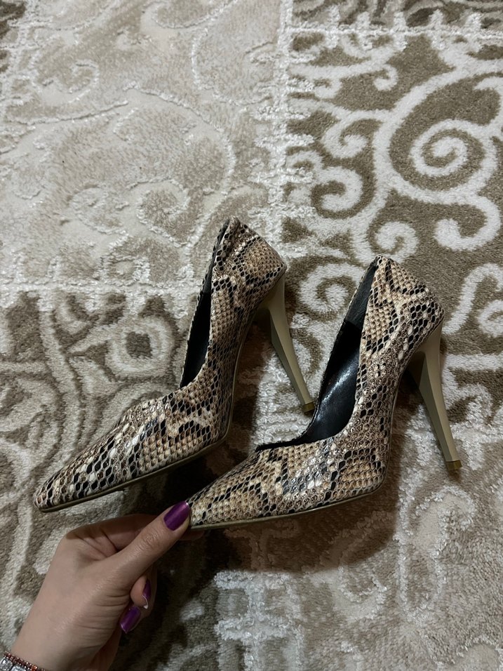Kahverengi Deri Yılan Desenli Topuklu Ayakkabı - Görsel 3