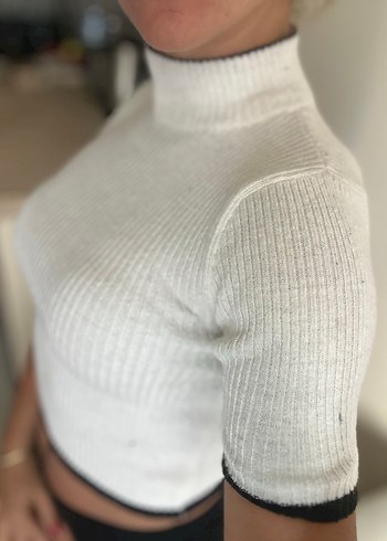 Beyaz Kısa Kollu Boğazlı Triko - Görsel 4