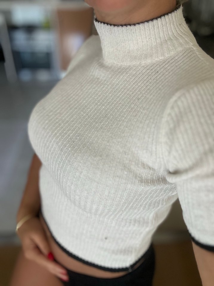 Beyaz Kısa Kollu Boğazlı Triko - Görsel 2