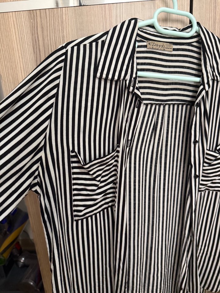 Siyah Beyaz Çizgili Uzun Kollu Gömlek - Görsel 3