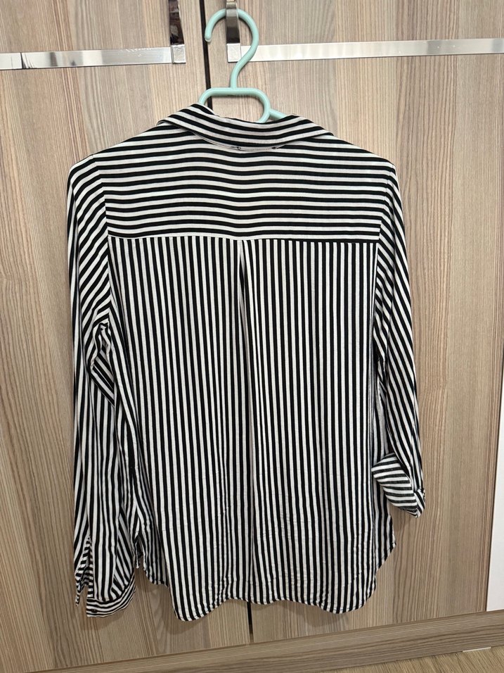 Siyah Beyaz Çizgili Uzun Kollu Gömlek - Görsel 4