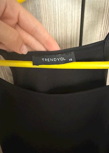 Trendyol & Milla Siyah İnce Askılı Asimetrik Kısa Elbise